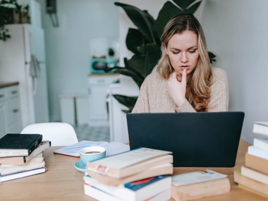 HubSpot: Empleos Remotos en Dólares sin Título Universitario