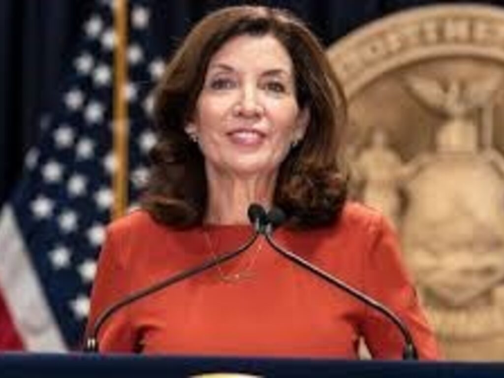 Kathy Hochul impulsa cuidado infantil universal en Nueva York