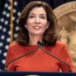 Kathy Hochul impulsa cuidado infantil universal en Nueva York