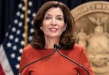 Kathy Hochul impulsa cuidado infantil universal en Nueva York