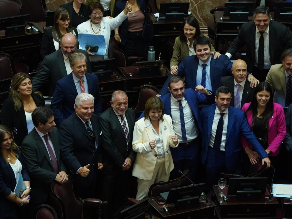 «La Libertad Avanza: Estrategias para una mayoría en el Senado argentino»