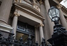 Consultoras Predicen Inflación y Desafíos Económicos para 2025