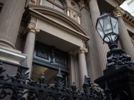 Consultoras Predicen Inflación y Desafíos Económicos para 2025