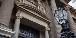 Consultoras Predicen Inflación y Desafíos Económicos para 2025