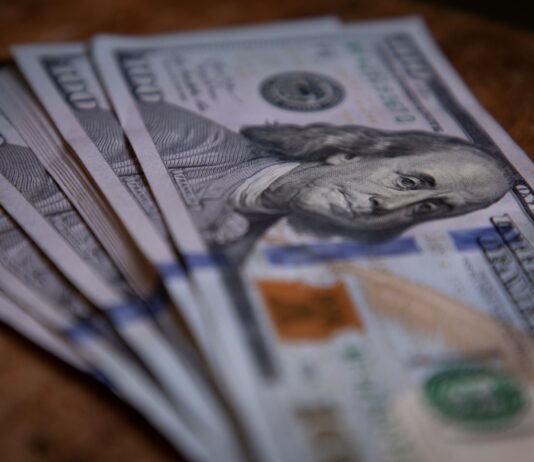 «Dólar hoy en Argentina: Cotización oficial y blue del 17/04/2023»