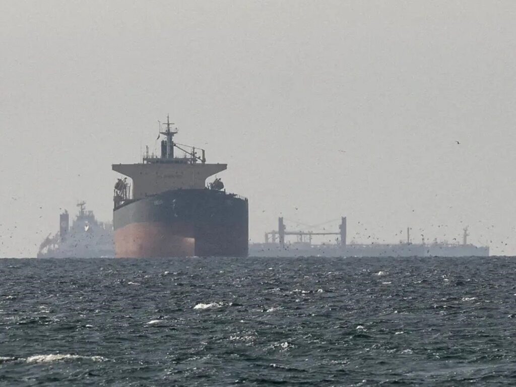 Estrategia de Bloqueo de EE. UU. a Irán: Desafíos en Ormuz