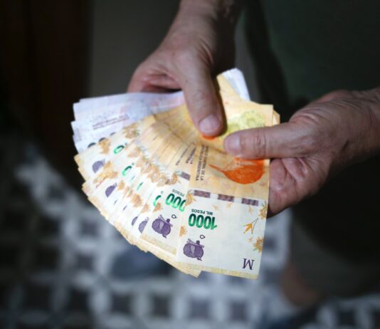 Inflación en Argentina: Abril marcado por alza en combustibles e IPC