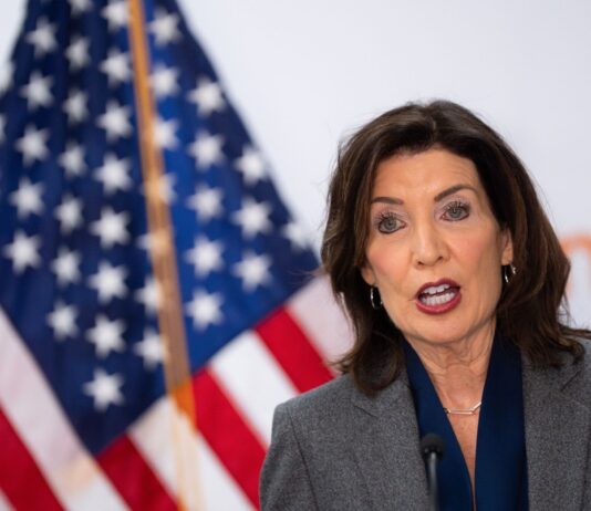 Nueva York multada $73,5M por licencias a camioneros inmigrantes