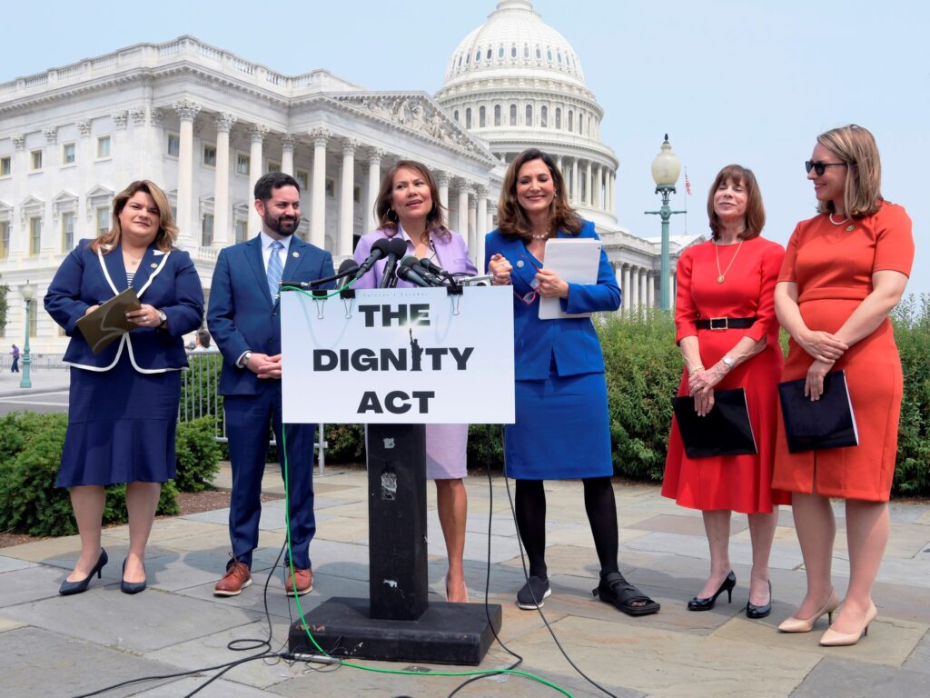 Reforma Migratoria en EE.UU.: Conoce los Impactos de la Dignity Act