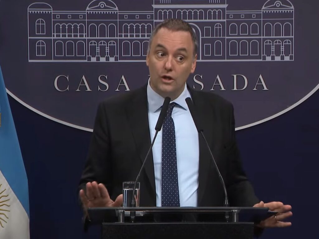 Dólares en Efectivo: Investigación Judicial a Manuel Adorni en Curso