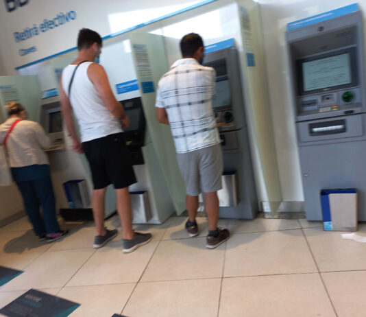 Empleo formal cae en sectores en auge por automatización en Argentina