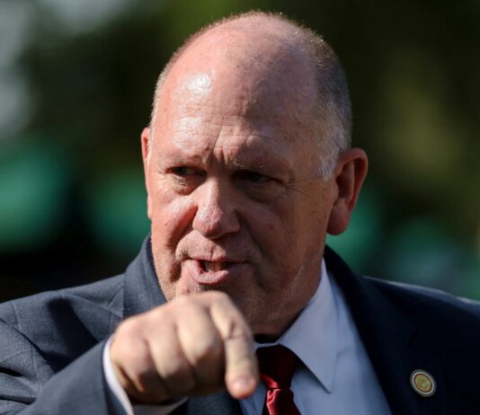 Tom Homan prevé aumento en deportaciones con políticas de Trump