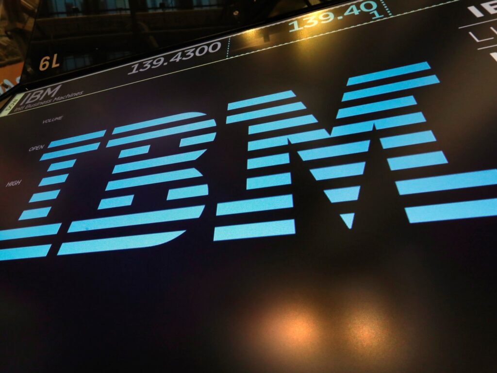 IBM: Desplome de Acciones del 25% y el Reto de la Era Digital