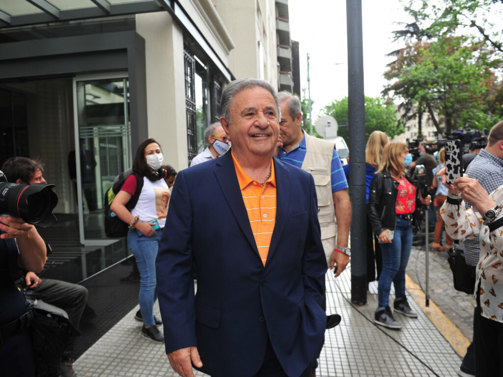 Verbitsky, Duhalde y Taiana: Indagados por el Caso Vacunatorio VIP