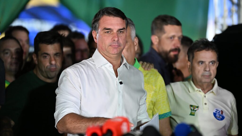 Flavio Bolsonaro liderará la oposición sin reconocer el triunfo de Lula