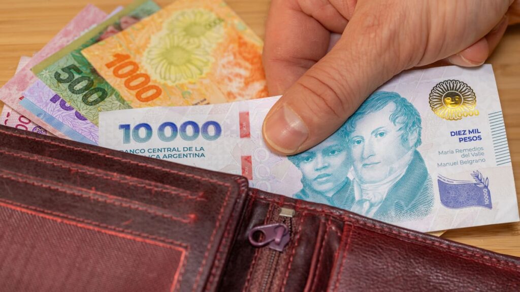 Los salarios le ganaron a la inflación por tercer mes