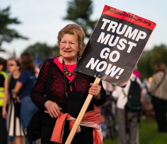 Encuestas en EE.UU. revelan desafíos para Trump a semanas de elecciones